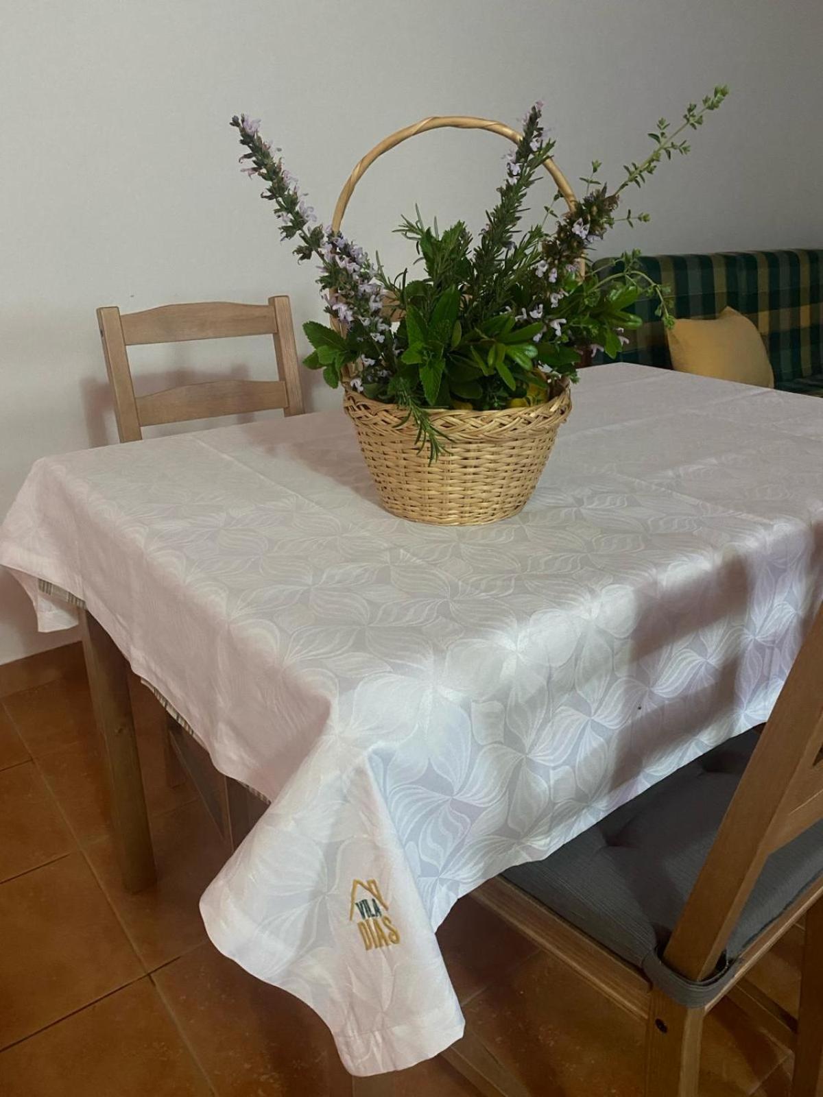 Dias *